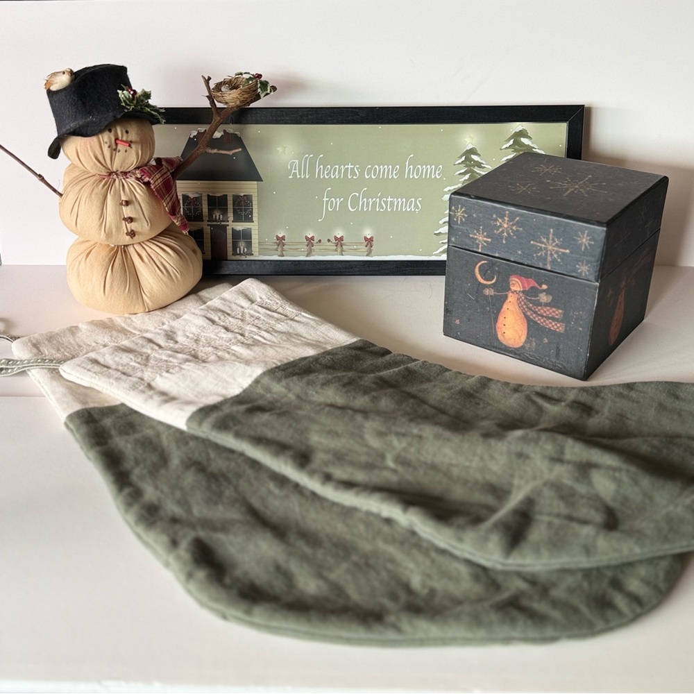 Green and Cream Holiday Stockings, Snow ⛄️ Man, Frame & Box. Lot (5)